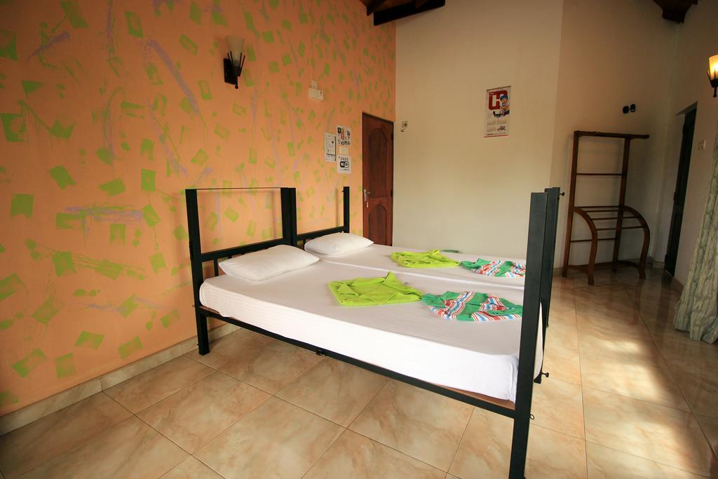 Flipflop Hostel Negombo Exterior foto