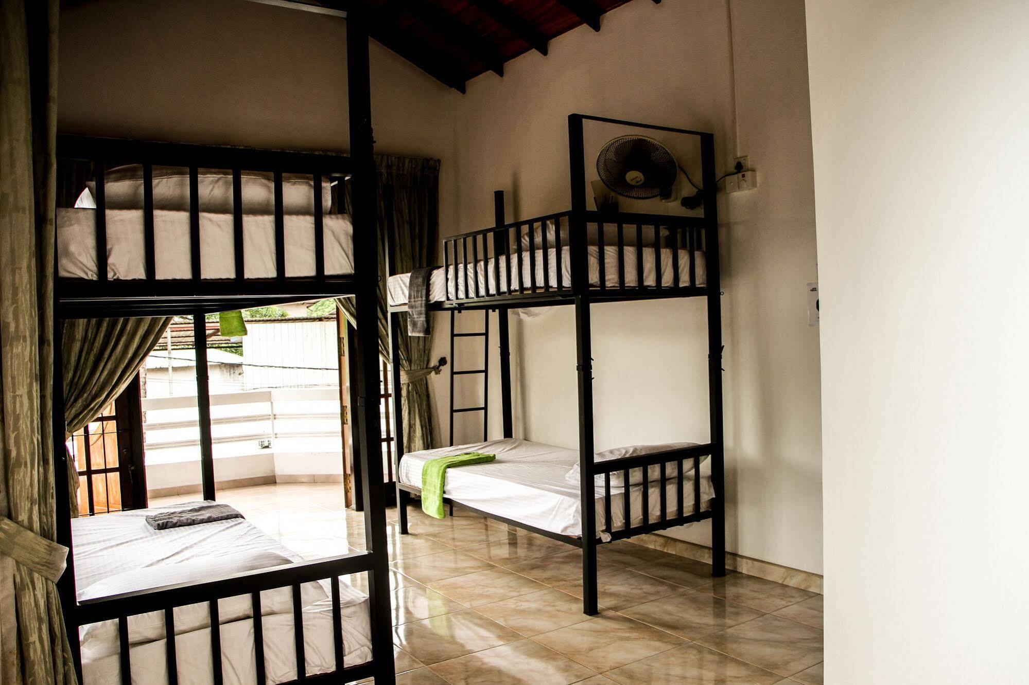 Flipflop Hostel Negombo Exterior foto