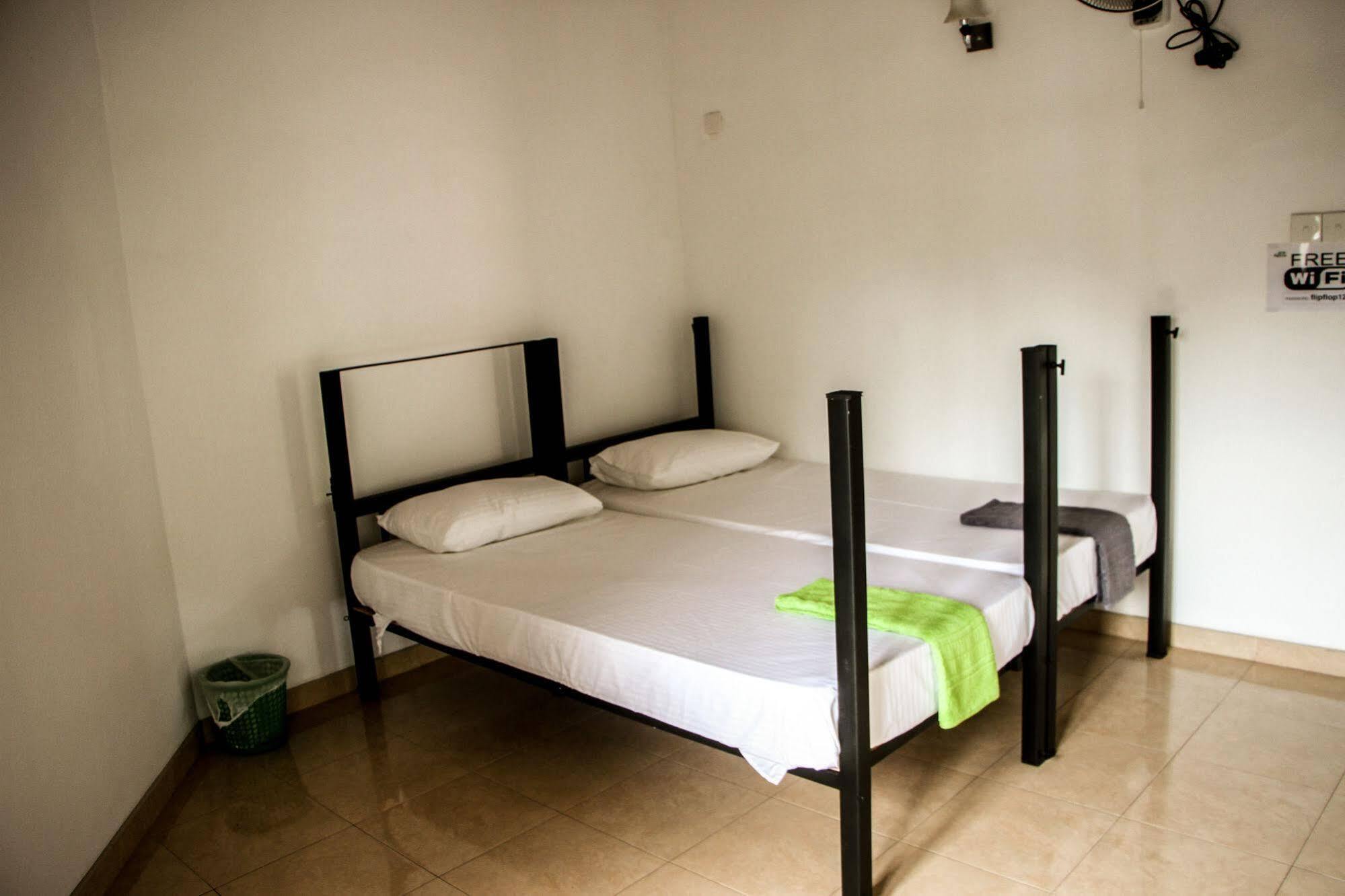 Flipflop Hostel Negombo Exterior foto