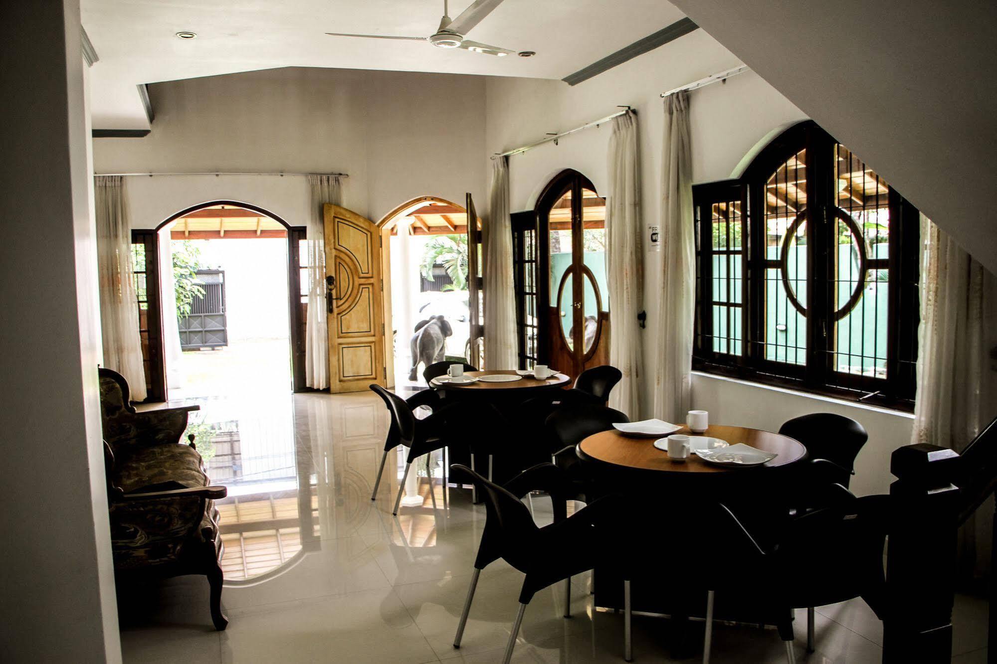Flipflop Hostel Negombo Exterior foto